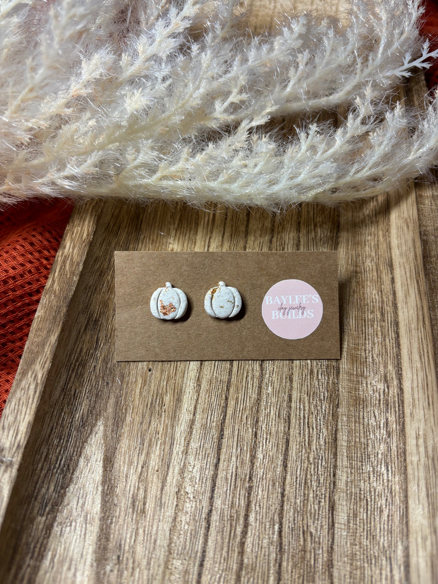 Pumpkin Studs || White